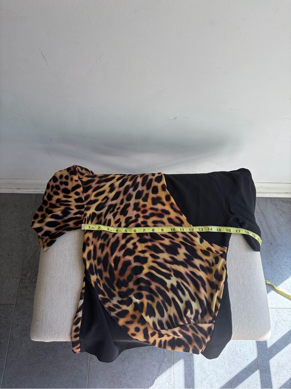 NWT! STELLA MCCARTNEY Silk T-Shirt with Relaxed Fit and Animal Print Size 40 M - Picture 5 of 6